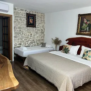 Omer The Ottoman House , Berat Albanie