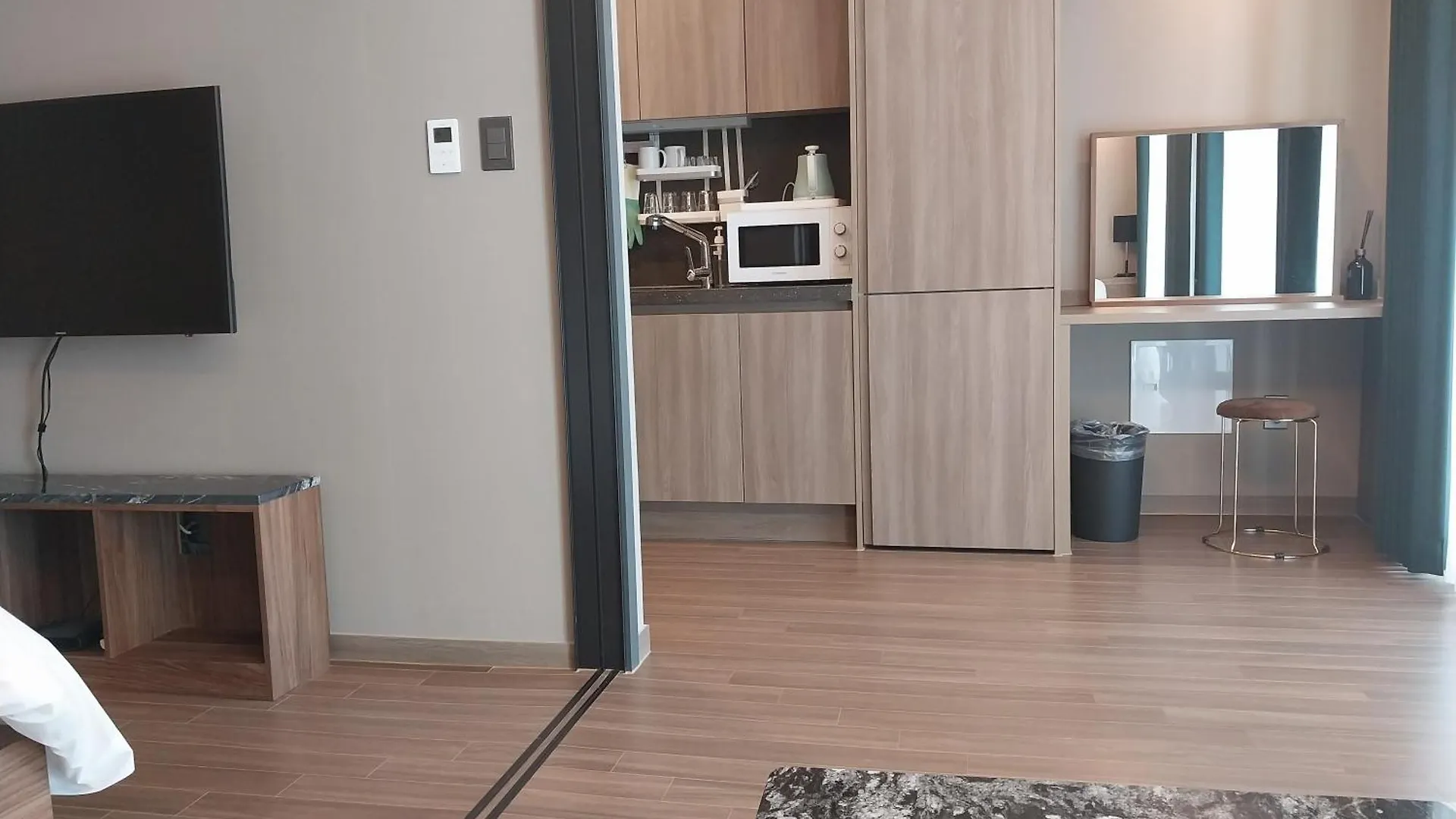 The Solid Residence - Elbon The Stay By Haeundae Busan
