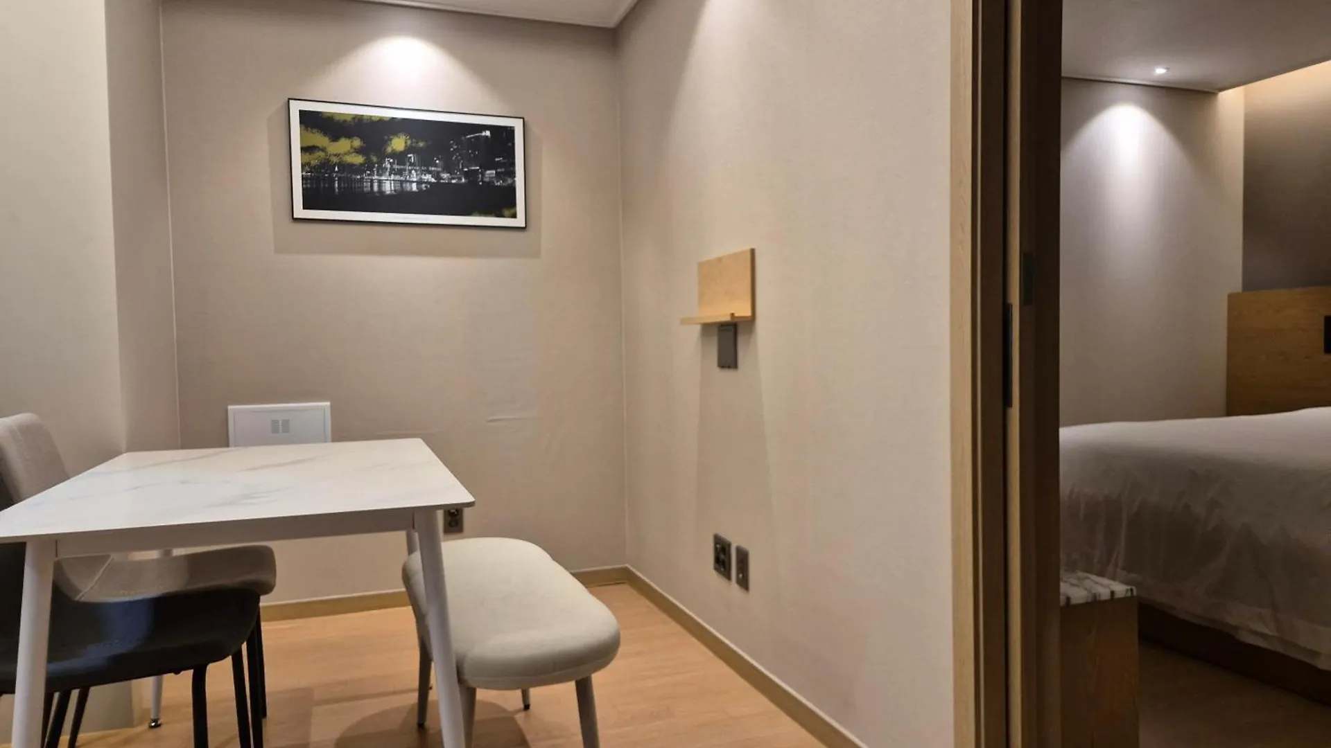 The Solid Residence - Elbon The Stay By Haeundae Busan