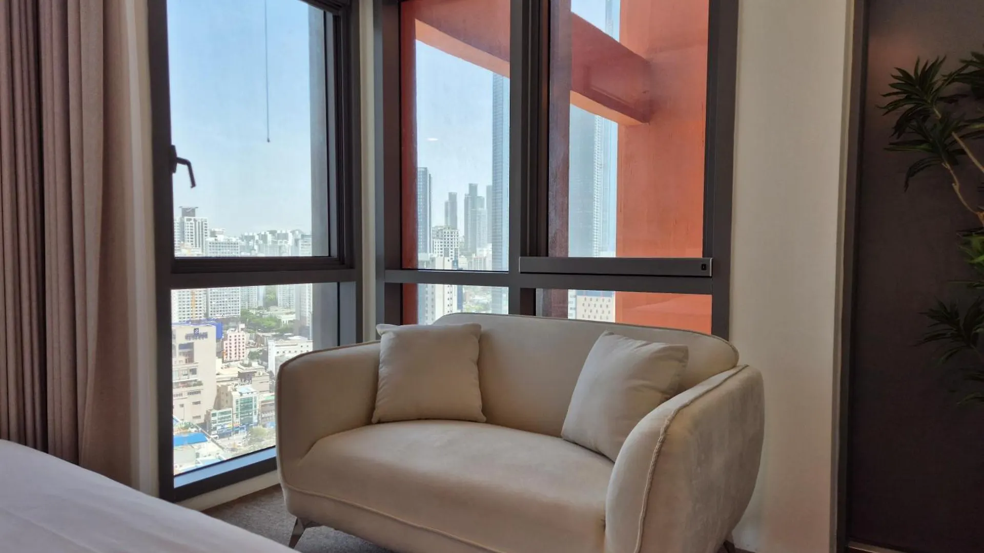 The Solid Residence - Elbon The Stay By Haeundae Busan
