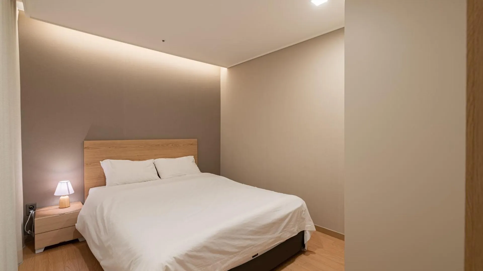 The Solid Residence - Elbon The Stay By Haeundae Busan