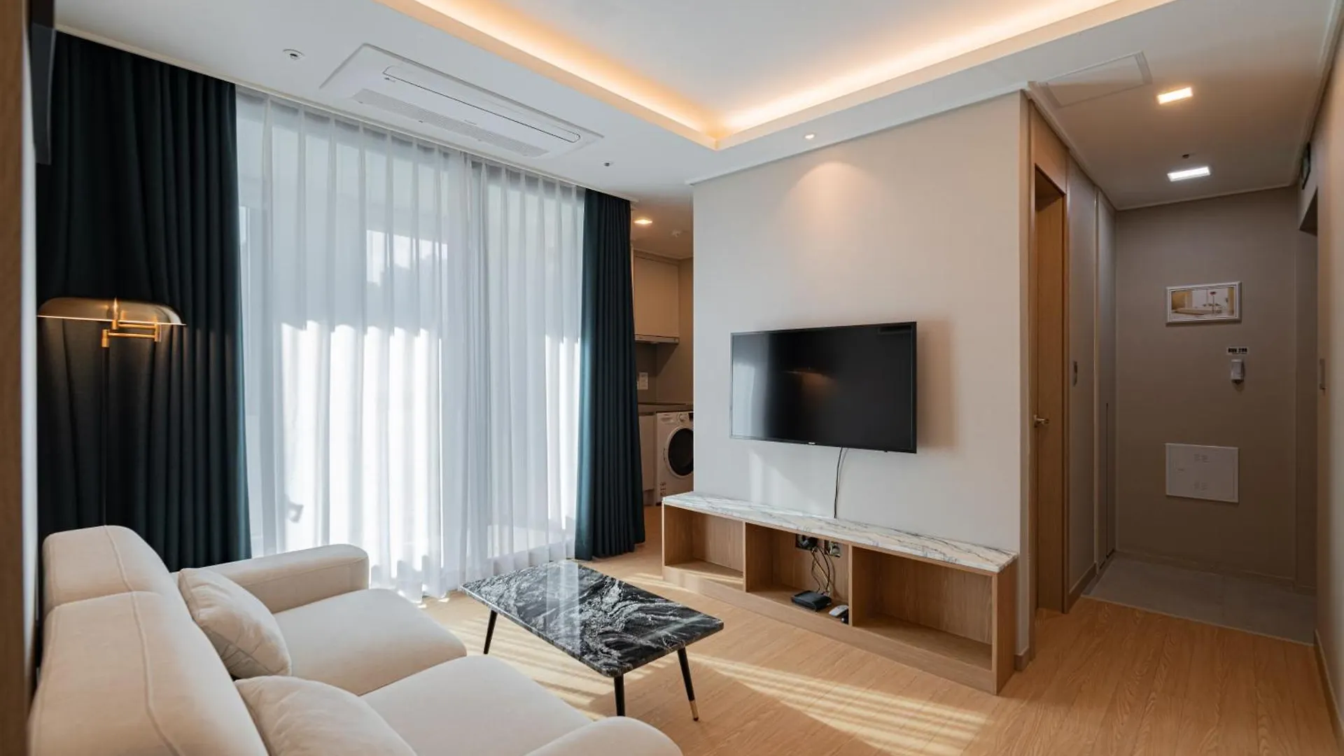 Aparthotel The Solid Residence - Elbon The Stay By Haeundae Busan South Korea